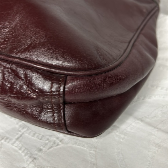 CONTESSA Vintage burgundy genuine leather shoulder handbag. Made in Hong Kong. - Picture 10 of 13
